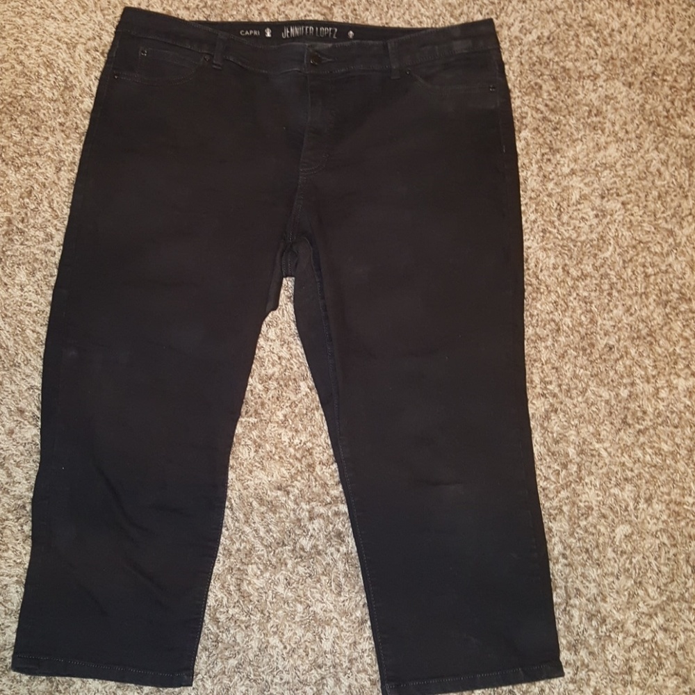 Jennifer Lopez black capri size 18